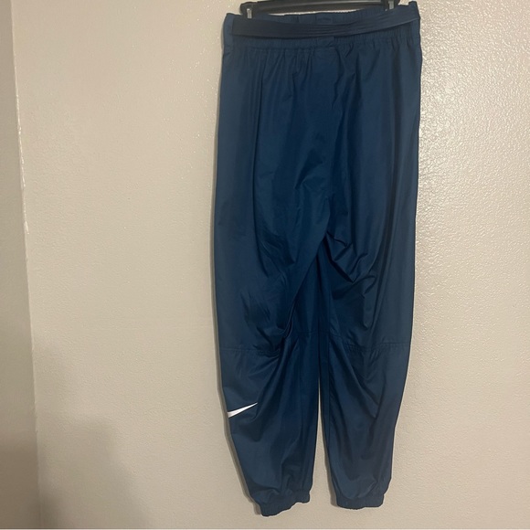 NWT Nike Navy Joggers with detachable belt Size Medium - Picture 5 of 10